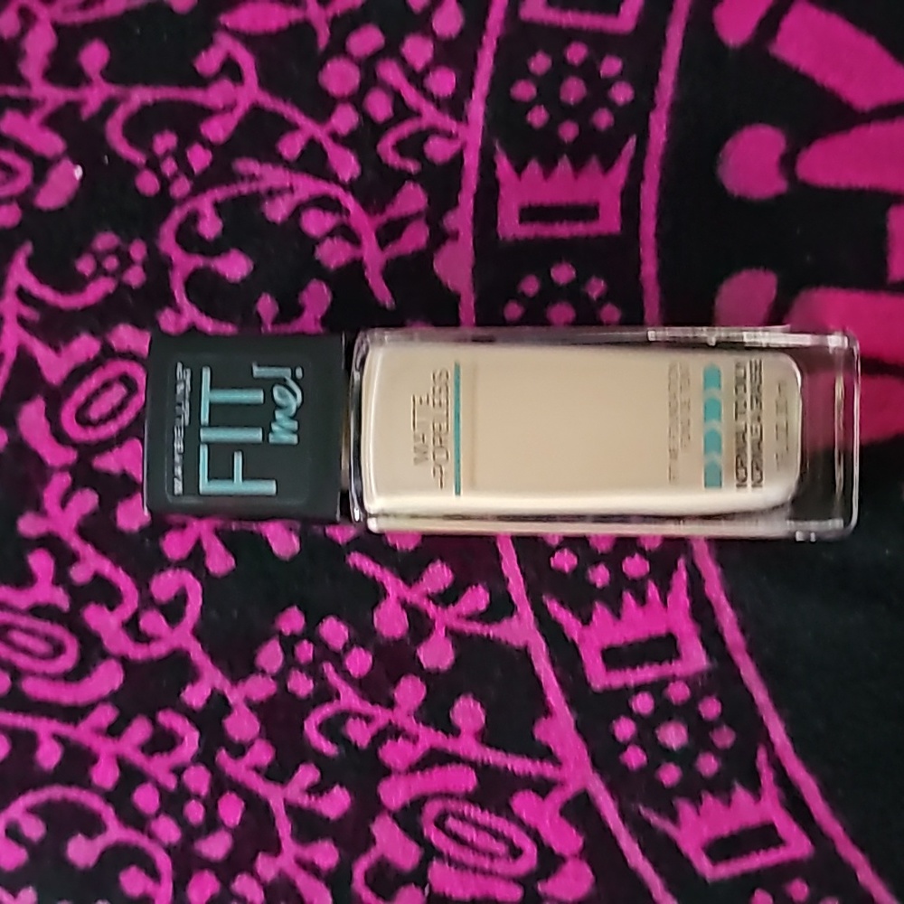 Maybelline Fit Me matte powerless foundation